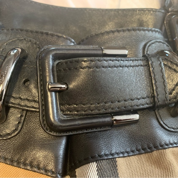 Burberry Leather Large  Black and Tan Bag with Textured Leather Trim - Picture 10 of 16